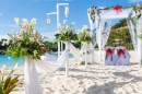 Arche de mariage sur une plage