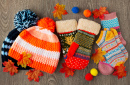 Chapeaux, gants et chaussettes au crochet