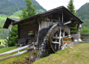 Ancien moulin à eau dans les montagnes