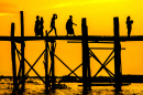 Silhouettes au pont U-Bein du Myanmar