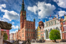 Vieille ville de Gdansk avec hôtel de ville
