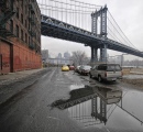 Réflexion du pont de Manhattan