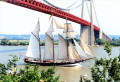 En passant sous le pont de Tancarville