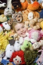 Lainey avec ses animaux en peluche