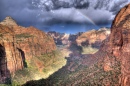 Le canyon Zion vu du sentier avec un arc-en-ciel
