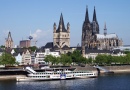 Paddle Steamer Goethe à la vieille ville de Cologne