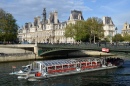 Pont d'Arcole et Hôtel de ville de Paris, France