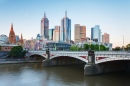 Melbourne à l'horizon et le pont Princes