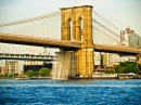 Chutes d'eau sous le pont de Brooklyn, New York