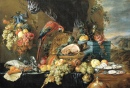 Une table richement dressée avec des perroquets
