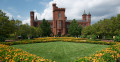 Le château de Smithsonian et son parterre