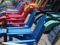 Chaises colorées