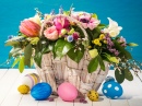 Panier de fleurs et oeufs de Pâques
