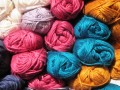 Boules de laines colorées