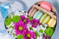 Fleurs et macarons