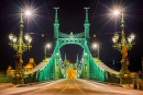 Le Pont de la Liberté à Budapest, de nuit
