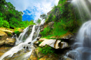 Cascades dans un parc national Thaïlandais