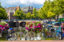 Bicyclettes sur un pont d'Amsterdam
