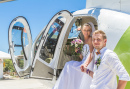 Vol en hélicoptère pour les jeunes mariés