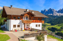 Chalet alpin, Montagnes des Dolomites, Italie