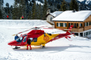 Hélicoptère de sauvetage dans les Alpes Autrichiennes
