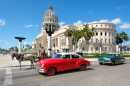 Voitures classiques dans le centre ville de la Havane
