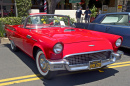 Ford Thunderbird de 1957 à Montrose, Californie