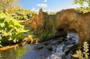 Le pont des amoureux sur la rivière Avill, Angleterre