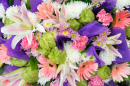 Montage floral avec des lilas