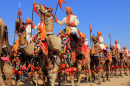 Procession dans le désert à Jaisalmer, Inde