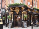 Pub sur l'avenue St. Martin, Londres