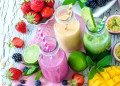 Smoothies de baies et de fruits