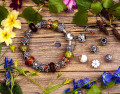 Bracelet d'argent avec des fleurs