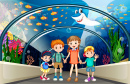 Des enfants visitant un aquarium