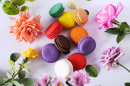 Macarons et roses