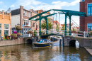 Pont bas à Leiden, Pays-Bas