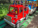 Camion de pompiers dans un parc d'attraction