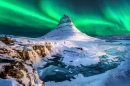 Lumières Nordiques sur le Mont Kirkjufell, Islande
