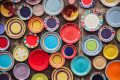 Assiettes en porcelaine colorées