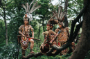 Des hommes de la tribu Dayak, Jakarta, Indonésie
