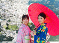 Femmes Japonaises sur un pont