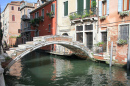 Canal étroit à Venise