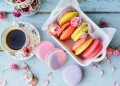 Macarons Français avec une tasse de café