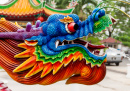Un dragon crachant de l'eau dans un temple Chinois
