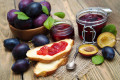 Sandwiches et confiture de prunes