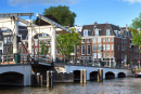 Pont étroit à Amsterdam, Les Pays-Bas