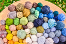 Boules de laine colorées