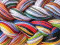 Fils multicolores pour la broderie