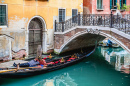 Canal étroit à Venise, Italie
