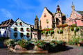 Fontaine dans le village d'Eguisheim, France